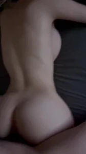 大奶细腰翘臀！！皮肤雪白！！被操得发抖！！