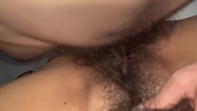 邻居敲门借扳手，拉进来在门口就是硬插